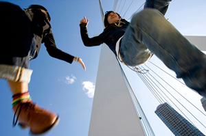 【2024年版】ビッグシルエットTシャツの選び方とコーデ術｜おしゃれに差をつけるポイント